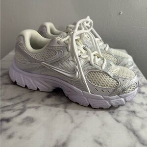 Nike V5 RNR Sneakers